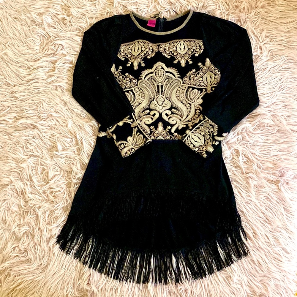 Sequence detail. Can be worn with leggings made in Italy.